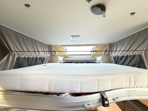 Chausson 616 5 SITZPL&Auml;TZE / STOCKBETT / HUBBETT / FAHRRADTR&Auml;GER / KAMERA / XXL K&Uuml;HLSCHRANK + GEFRIERFACH / TV / SICHERHEITSSCHLOSS / 155PS Foto: 13