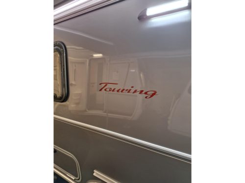 Eriba Touring 410 GT L&auml;ngsschl&auml;fer Sitzgruppe Rangierhilfe Foto: 11