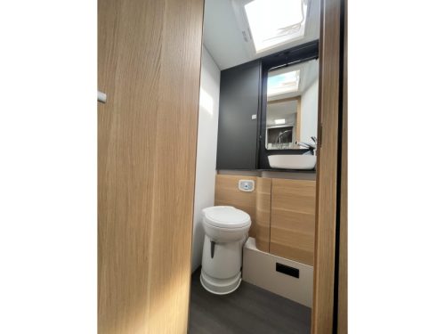 Adria Coral Plus 670 SC - QUEENSBED Foto: 20