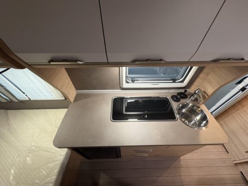Knaus Sudwind 420 QD Querbett / Sitzgruppe Foto: 9