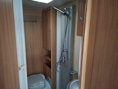 Challenger Genesis 38 complete and spacious Motorhome photo: 11
