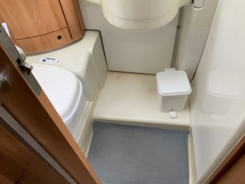 Hymer    B 674 SL   2.3 M. 130 PK  Vollintegriert, 4 Schlafpl&auml;tze  4 Gurte  , Einzelbetten, Hubbett, Motor-Klimaanlage, Bj.2008 &bdquo;Ihr Wohnmobil-Verkaufsvermittler Marum Camper Zentrum on the road Foto: 29