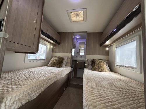 Challenger Genesis 377 EURO 6 SINGLE BEDS DIESEL HEATER photo: 2