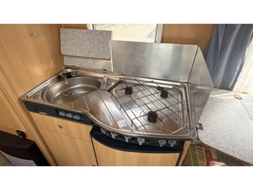 Dethleffs Camper 490 TK 2x Sitzgruppe Etagenbett Foto: 4