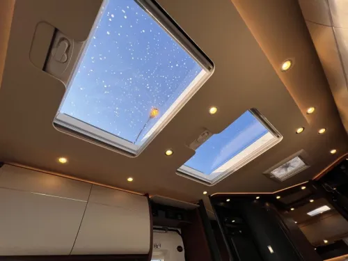 Carthago Chic C-Line I 4.9 LE MERCEDES/OVERHEAD CUPBOARDS  photo: 13