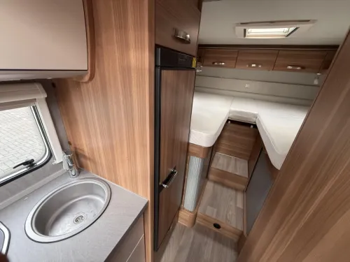 Weinsberg CaraCompact Pepper 600 Single beds 44000 km AC photo: 15