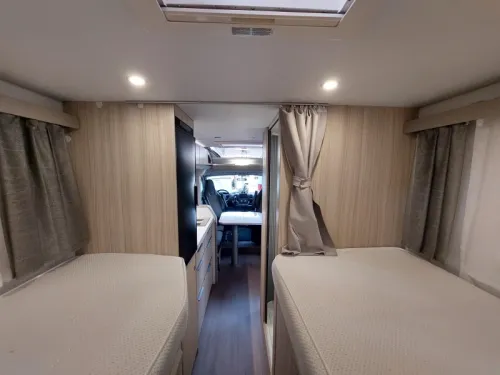 Adria Compact DL Single beds face2face  photo: 15