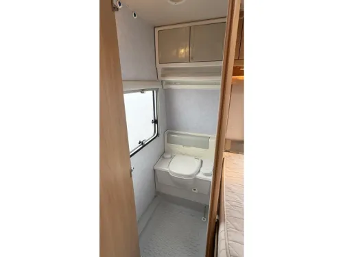 Fendt Saphir 470 TF French bed dinette toilet photo: 3
