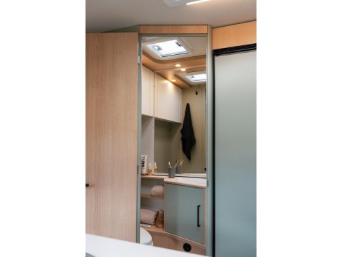 LMC Style Lift model 2027 single beds photo: 10