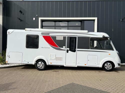 B&uuml;rstner Aviano I 727 queensbed pop-top roof 150HP photo: 3