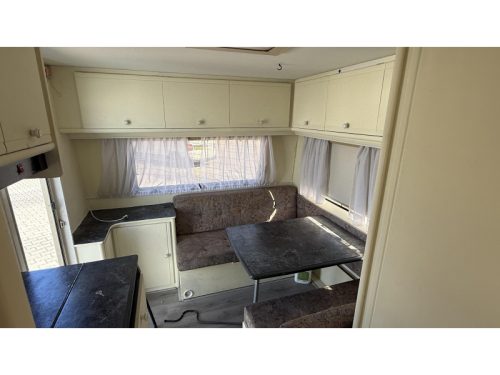 Dethleffs Camper 440 T Dinette Festbett Toilette Foto: 1