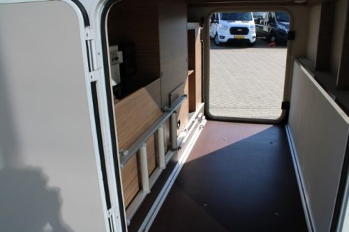 Junger Knaus VanSation 650 Peugeot 2.2 l/ 165 PS mit nur 7.873 km Einzelbetten (45 Foto: 10