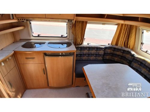 Fendt Saphir 470 caravan.. French bed/round seating photo: 6