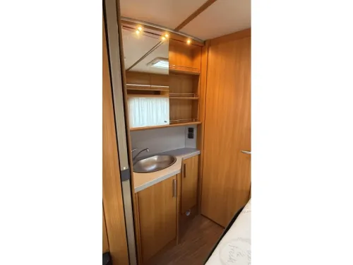 Fendt Saphir 470 TF French bed dinette toilet photo: 4
