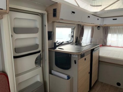 Eriba Touring Urban 530 Fliegengittert&uuml;r/Serviceluke/Markise Foto: 7