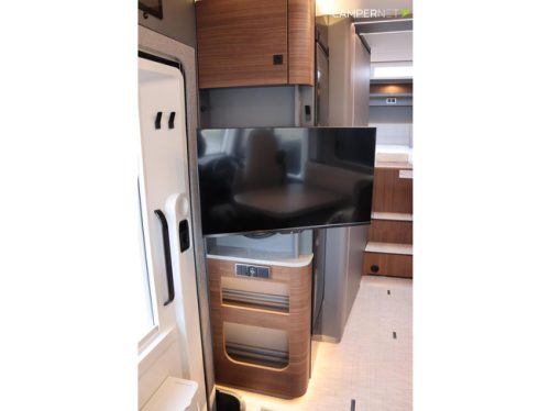 Hymer BMC-I 680 170pk Automaat | Facelift! | Hefbed | Alde | Lithium | Lengtebedden | Stoelverwarming | Gescheiden douche | SLC Chassi foto: 12