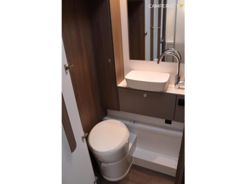 Carado T447 140hp Automatic | Pro+ Package | Pop-up bed | Single beds | Separate shower | Awning | New from stock available | photo: 23