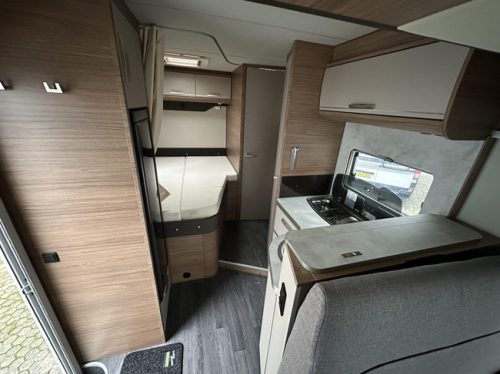 Knaus L!ve Wave 650 MF 180HP-AUTOMATIC-694CM photo: 4