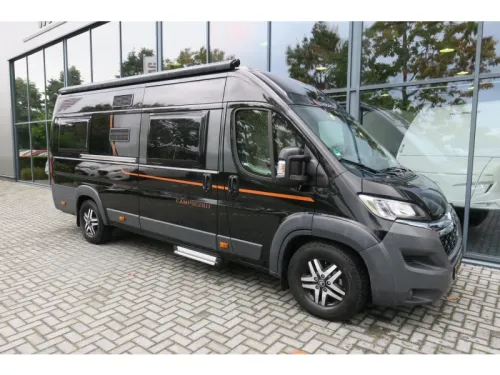 P&ouml;ssl Globecar 640 CAMP SINGLE BED+TOWBAR+BLACK ED photo: 1