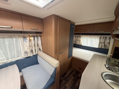 Knaus Sport 420 QD FESTBETT L-Sitzgruppe VORZELT  Foto: 3