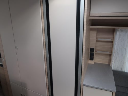 Fendt Bianco Activ 495 SFE WITH CENTRAL TRANSVERSE KITCHEN! photo: 17
