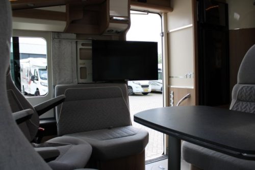 Robust AUTOMATIC 180 hp Malibu I 490 LE by Carthago lift-and single length beds (124 photo: 41