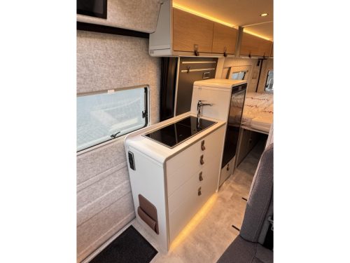 Hymer Yellowstone 640 -- Automaat - 4pers --  foto: 8