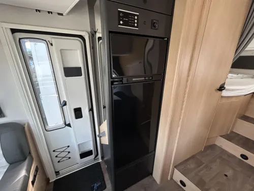 Sunlight T 68 Adventure Edition + Pop-top roof & Air conditioning photo: 7