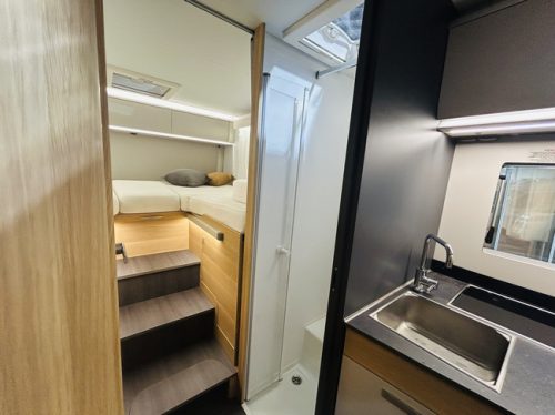 Adria MATRIX 670 SL Axess Lits jumeaux, plancher enti&egrave;rement plat, 5 places ceintur&eacute;es photo : 18
