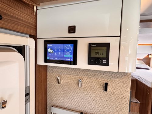 Hymer B-MC T 680 single beds pop-top roof  photo: 20