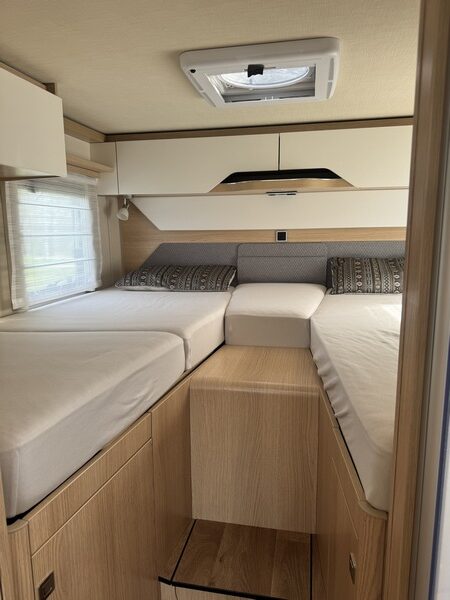 Hymer B MC I 680 &eacute;quip&eacute; d'un puissant Mercedes 9 G Tronic 170 ch AUTOMATIQUE lits jumeaux + lit pavillon (56  photo : 45