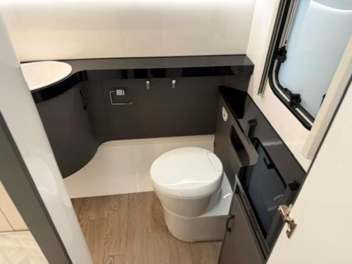 Hobby Excellent 495 WFB underfloor heating/1800 kg photo: 9