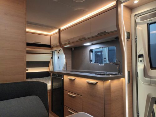 Knaus Sudwind Black Selection 420 QD photo: 2