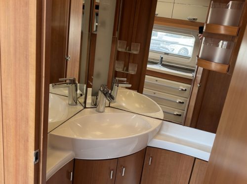 Hobby Excellent 495 UL with SINGLE BEDS and large dinette **Mover/Spare wheel/XXL Refrigerator/Bike rack front & rear/Very neat cond photo: 13