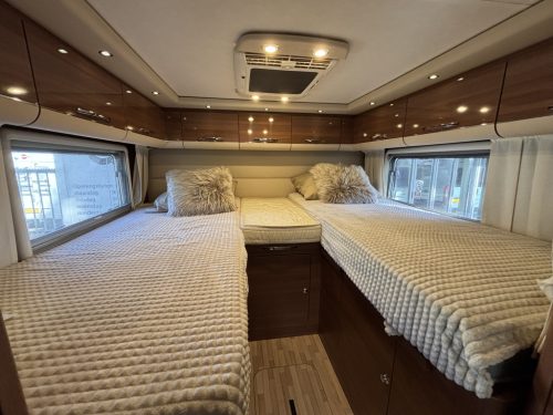 LMC Comfort T LITS JUMEAUX + BANQUETTE RONDE CLIM DE TOIT 150CV 6.99M photo : 2