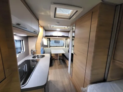 Caravane Knaus Sudwind Black Selection 460 EU super compl&egrave;te d'usine photo : 7