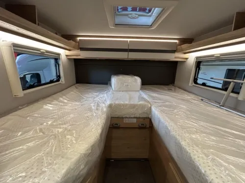 Dethleffs Globebus I 6 Compact Integrated Motorhome photo: 2