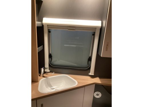 Knaus Sport 420 QD transverse bed photo: 13