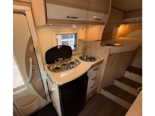 B&uuml;rstner Travel Van T 620 Single length beds photo: 11