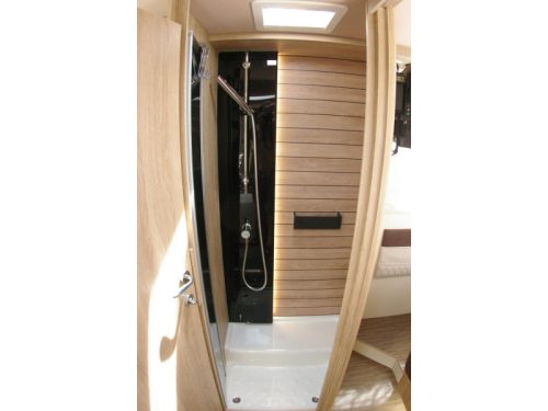 Mobilvetta Kea 90 I Queen bed, Pull-down bed, Garage photo: 14
