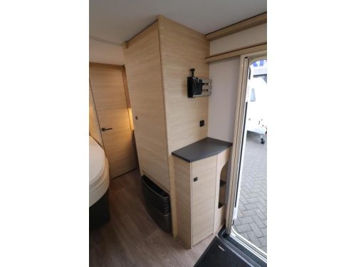 Fendt Apero 465 SFB French bed /Thule awning photo: 16