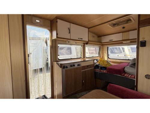 Roller One 380 Dinette Festbett Toilet Foto: 2