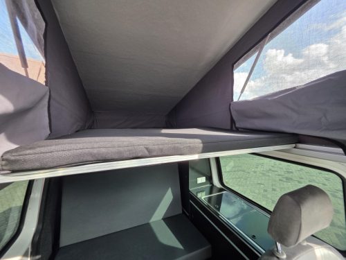 Volkswagen T5 2 TDI 4 berth Pop-top roof 2014 photo: 8