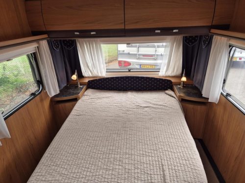 B&uuml;rstner 525 TS Belcanto Queens bed small awning photo: 12