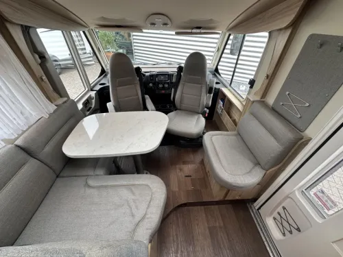 Hymer B698 Queensbett L-Sitzgruppe 150PS TV Foto: 17
