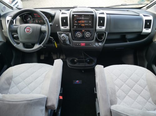 Carado T459, Face-to-Face, Queensbed, Hubdach, XXL Garage, Klimaanlage Foto: 3