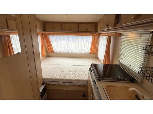 Adria Optima 425 TK fixed bed seating toilet room photo: 11