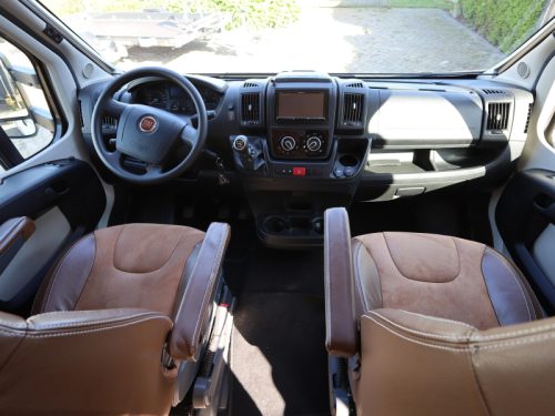 B&uuml;rstner Ixeo Time IT 734 roof air conditioning and towbar photo: 16