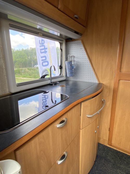 Hymer B 584 2.8 JTD 128 Pk Integral, Drop-down bed front, Long bench, 3 Swivel seats, End kitchen etc. Year 2002. B 584 Marum photo: 21