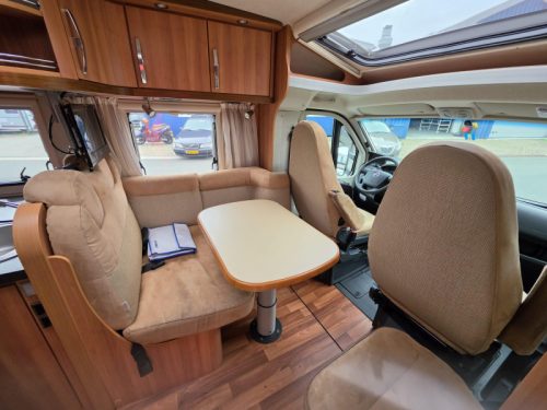 Hymer T 698 CL Queensbed, Omvormer etc.  foto: 4